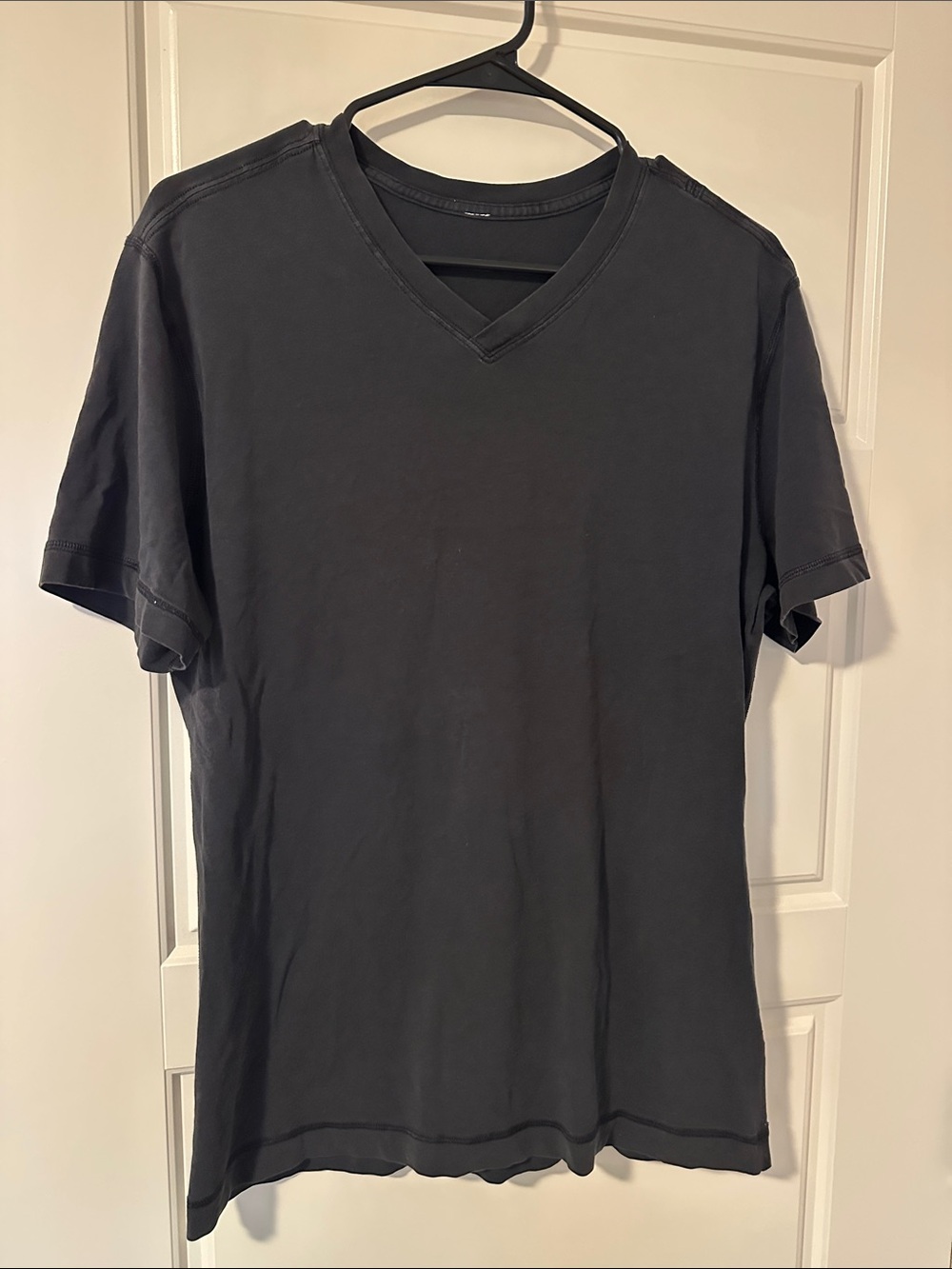 lululemon athletica Men's V-Neck Short Sleeve Tee — Black